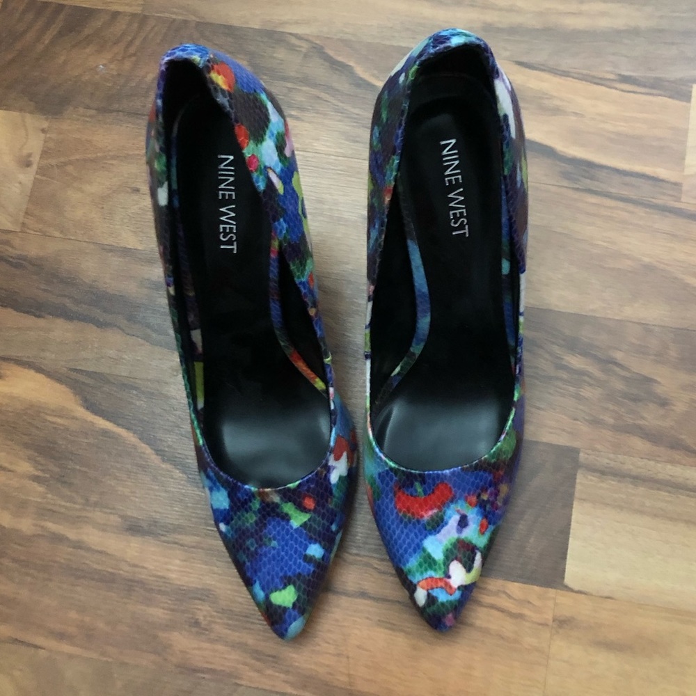 Multicolored Nine West pumps. Size 7.5